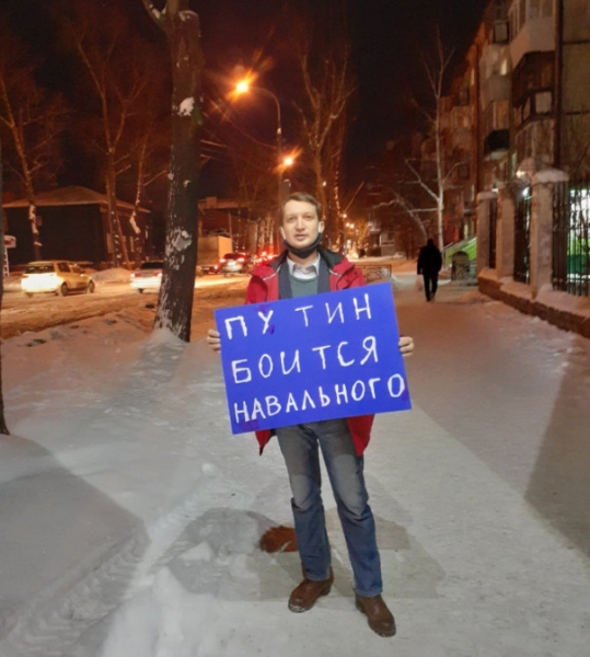 И даже в праздник либер-оппам нет покоя