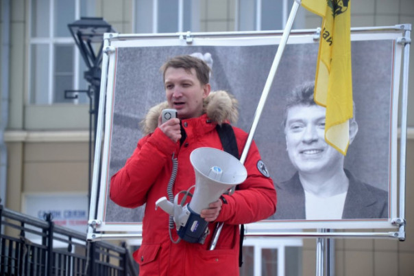 И даже в праздник либер-оппам нет покоя