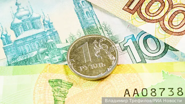 Какой курс рубля считать справедливым: на Петербургском форуме возник спор