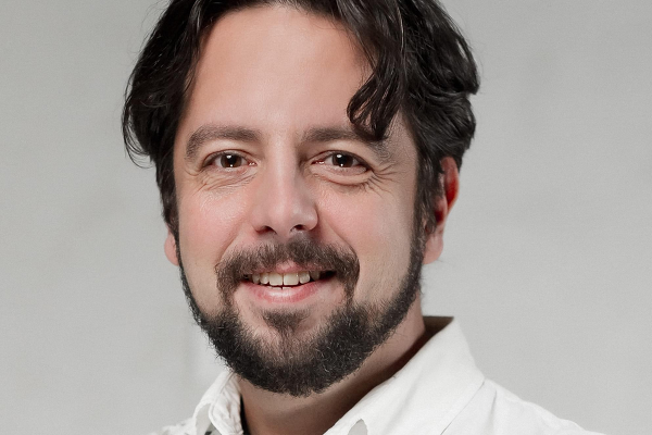 Конкурент Xiaomi начал продавать в России первый в мире ТВ с уникальным экраном SLED. Цена. Видео