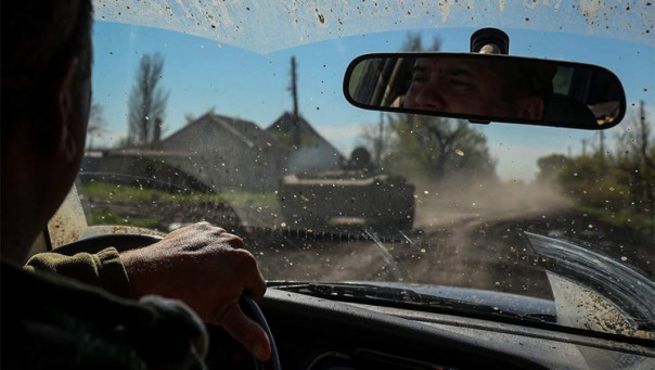 Квартальный счёт: войска штурмуют западную окраину Артёмовска | Брифинг МО РФ