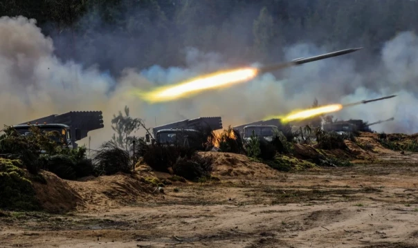 Квартальный счёт: войска штурмуют западную окраину Артёмовска | Брифинг МО РФ