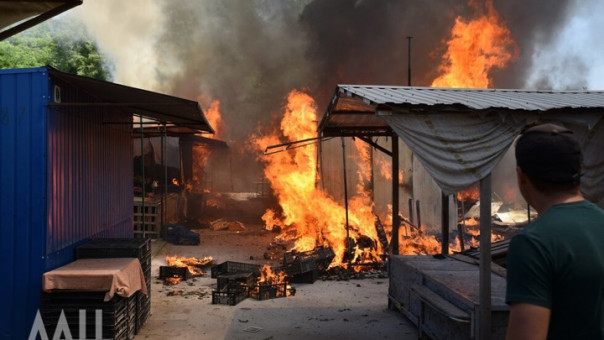 Мать и ребенок погибли после удара украинской артиллерии по рынку в Донецке