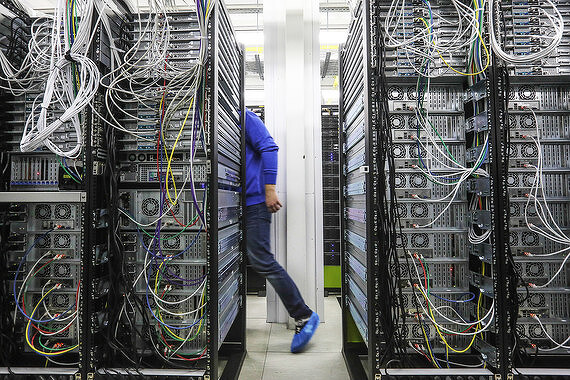 Минцифры срочно ищет серверы и СХД для &laquo;Гособлака&raquo;