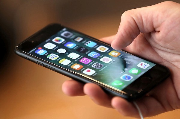 На мировом рынке смартфонов обвал из-за глобального дефицита микросхем