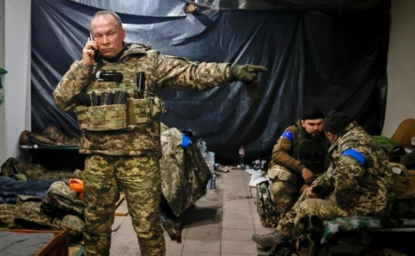 Над Артемовском российский флаг: Застрелится ли Сырский, если &laquo;Вагнер&raquo; возьмет Ивановское