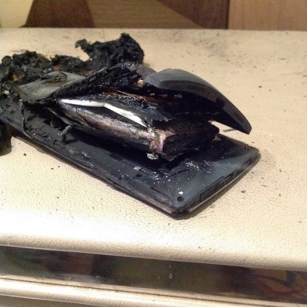 Новейший смартфон OnePlus взорвался и едва не убил владелицу