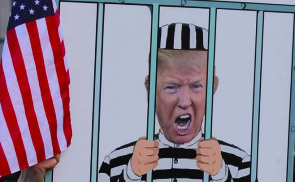 &laquo;Охота на ведьм&raquo; открывает Трампу дорогу к президентскому креслу