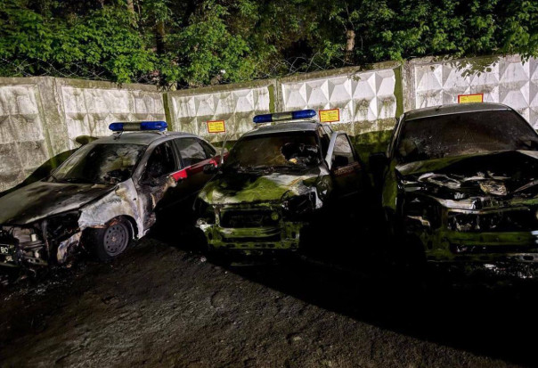 По указанию украинских мошенников учительница в декрете подожгла пять машин Росгвардии в Калуге.