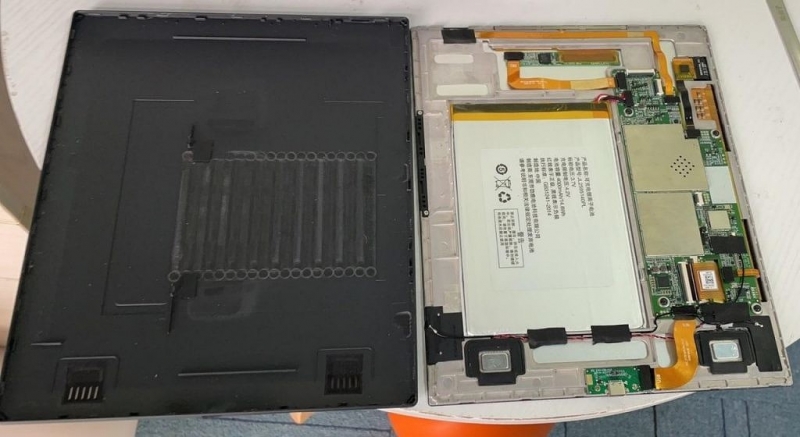 Производитель &laquo;ноутбуков для параноиков&raquo; выпустил самую мощную в мире электронную книгу. Она работает на KDE