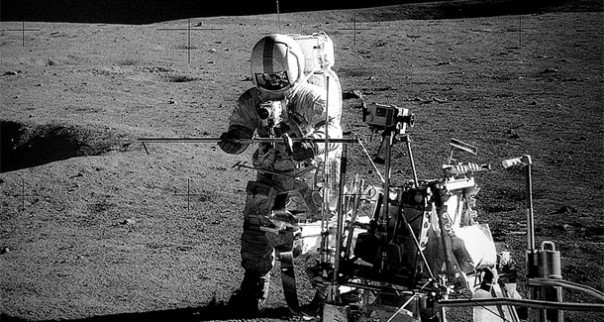 Простое доказательство того, что американцы не были на Луне | Полет США на Луну опять откладывается: нет скафандров