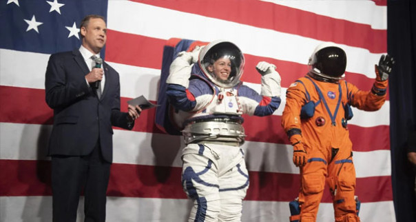 Простое доказательство того, что американцы не были на Луне | Полет США на Луну опять откладывается: нет скафандров