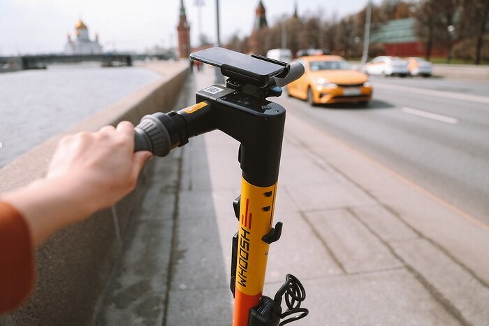 Россиян заставят регистрировать электросамокаты и гироскутеры через &laquo;Госуслуги&raquo;