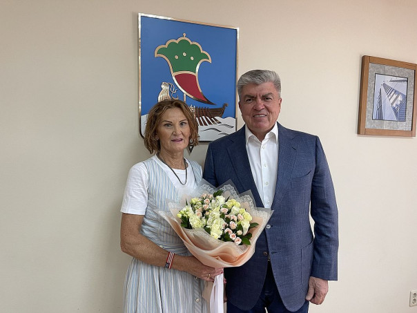 Российская спортсменка пришла на встречу с мэром Набережных Челнов в браслете в виде флага США