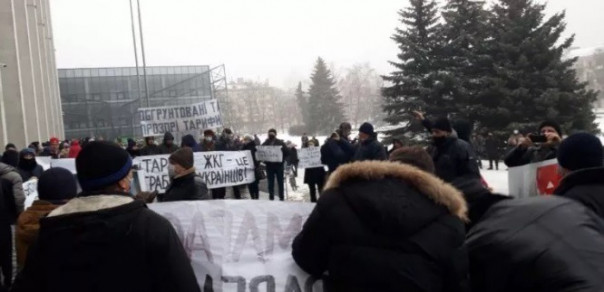 &laquo;Шмыгаль, убирайся вон!&raquo;: По всей Украине прошли тарифные бунты