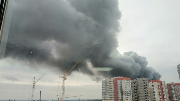 Склад магазина стройматериалов горит в Липецке