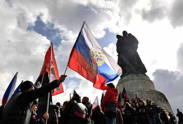 СМИ: в Берлине сняли запрет на демонстрацию российских флагов и символов