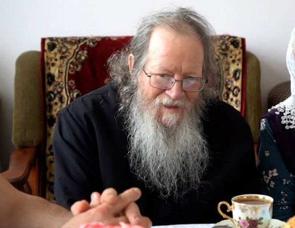 Судя по всему, главной целью террористов был протоиерей Николай Котельников, которому они перерезали горло.