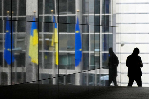 The Economist: западные кредиторы Украины сомневаются, что Киев сможет погасить все долги перед МВФ