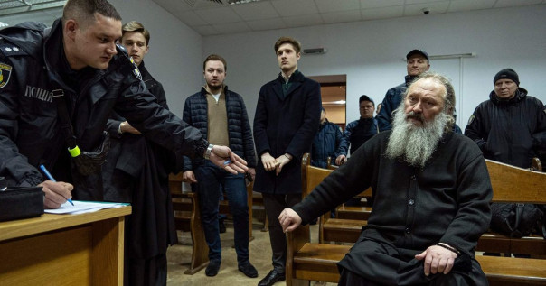 Тюрьма, больница или окопы: что ждет сторонников каноничной церкви на Украине