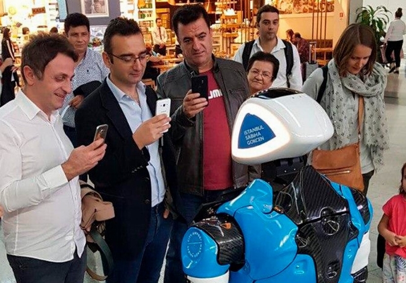 Турция закупает Российских роботов. Один из них приступил к работе в аэропорту