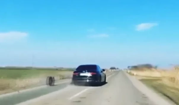 У автомобиля кортежа Вучича отвалилось колесо