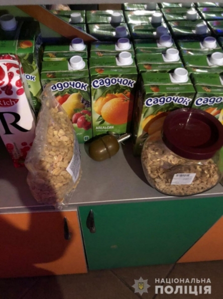 В Херсонской области гражданин забаррикадировался с гранатой, угрожая взорвать собственный дом