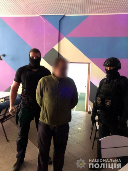 В Херсонской области гражданин забаррикадировался с гранатой, угрожая взорвать собственный дом