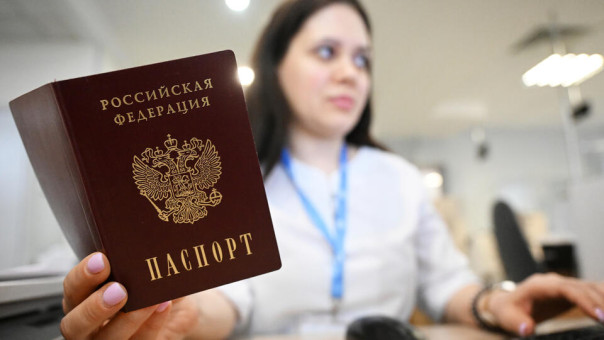 В МВД назвали фейком сведения о новом дизайне российского паспорта