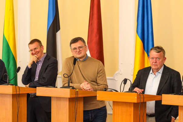 &laquo;Вестник психиатрии&raquo;: Карл III, Камилла и Кулеба&hellip; из Одессы с претензией на Крым