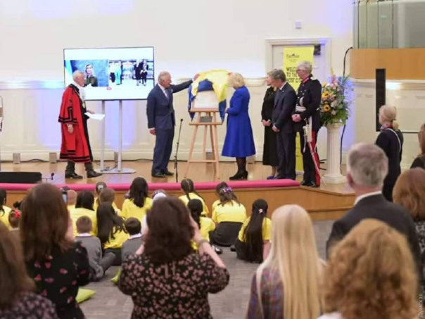 &laquo;Вестник психиатрии&raquo;: Карл III, Камилла и Кулеба&hellip; из Одессы с претензией на Крым