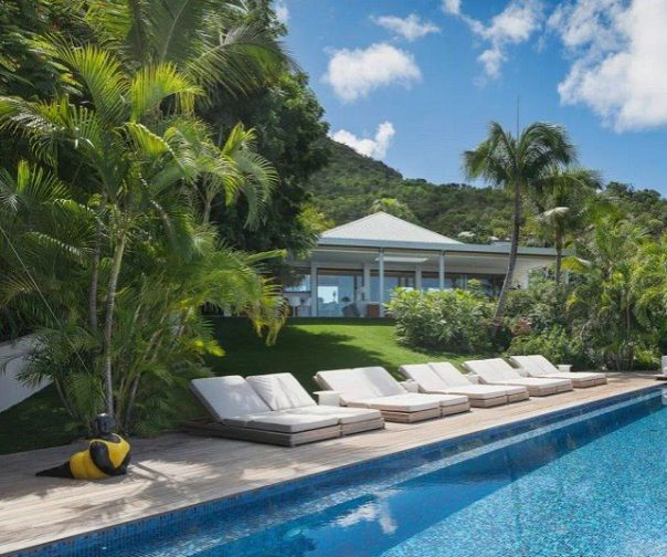 Вилла с подземным бункером &ndash; Зеленский через подставных лиц купил недвижимость на &laquo;острове миллиардеров&raquo;