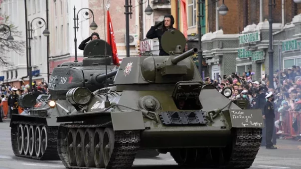 Во Владивостоке прошел парад Победы