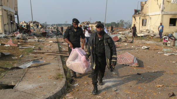 Во время серии взрывов в Экваториальной Гвинее погибло почти 100 человек, 615 пострадали