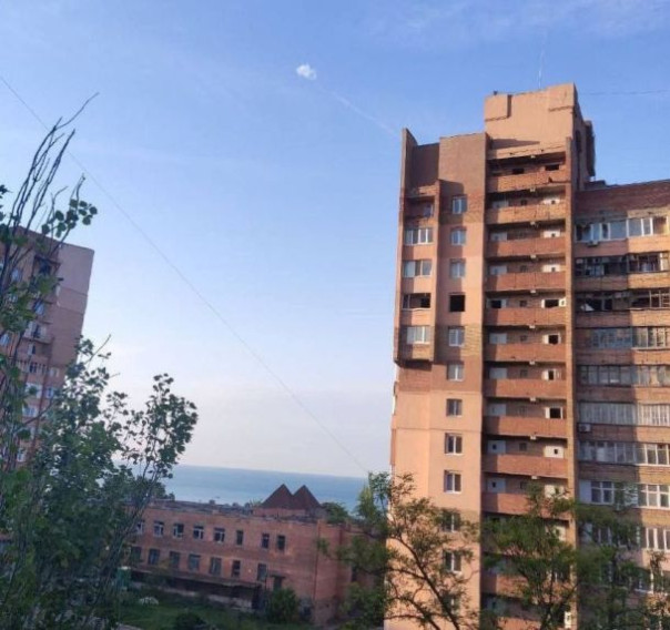 Враг снова пытается атаковать Мариуполь в День освобождения города