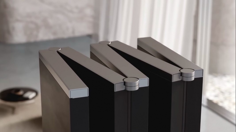 Выпущен первый в мире ТВ с экраном-гармошкой. Он стоит как Rolls-Royce. Видео