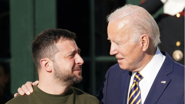 Зеленский за океаном: хвост пытается управлять собакой