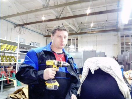 Жил-был гражданин Узбекистана Андрей. И решил он свергнуть режим в России, чтобы жилось веселей