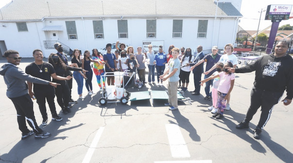 Жилищный кризис США: массовые переезды в дома на колесах | Новинка для бездомных: мобильный дом-​палатка, диван, сортир и стол в одном флаконе